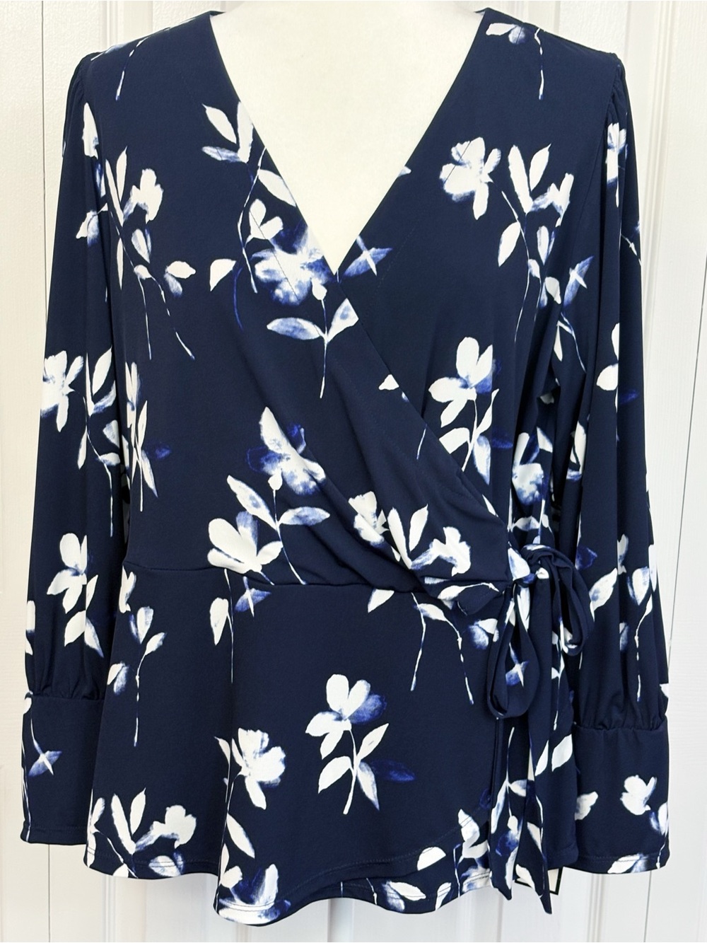 NWT Sam & Jess Navy Blue White Floral Knit Faux Wrap Side Tie Blouse XL